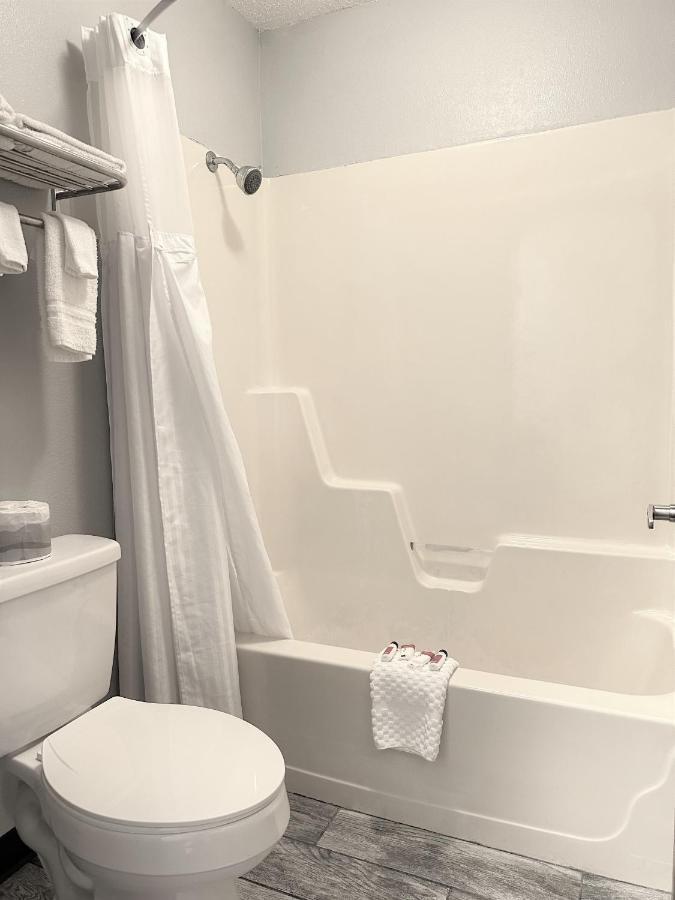 Lakes Inn Warsaw ภายนอก รูปภาพ