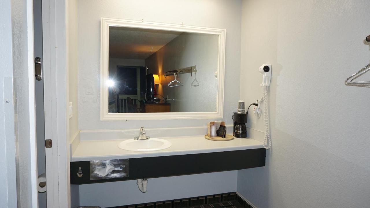 Lakes Inn Warsaw ภายนอก รูปภาพ