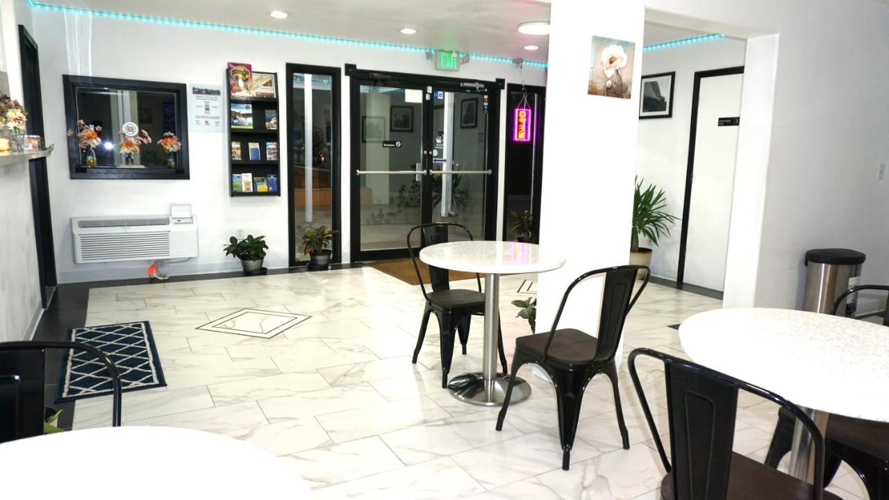 Lakes Inn Warsaw ภายนอก รูปภาพ