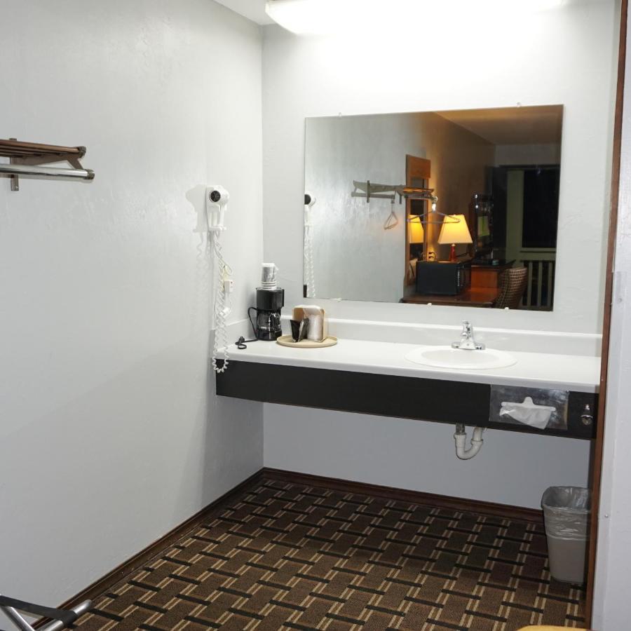 Lakes Inn Warsaw ภายนอก รูปภาพ